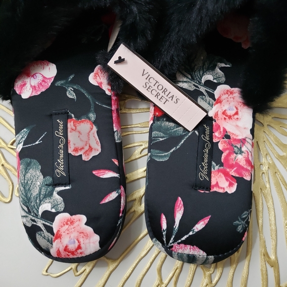 🛑 2 / $40 Sale! Victoria Secret Black Floral Slipper Set N… - Picture 4 of 14